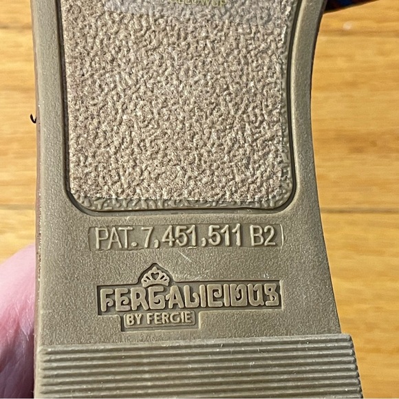 Fergalicious New Strappy Sandal Womens 7 Flat Striped Adjustable Buckle Braided - Picture 7 of 8